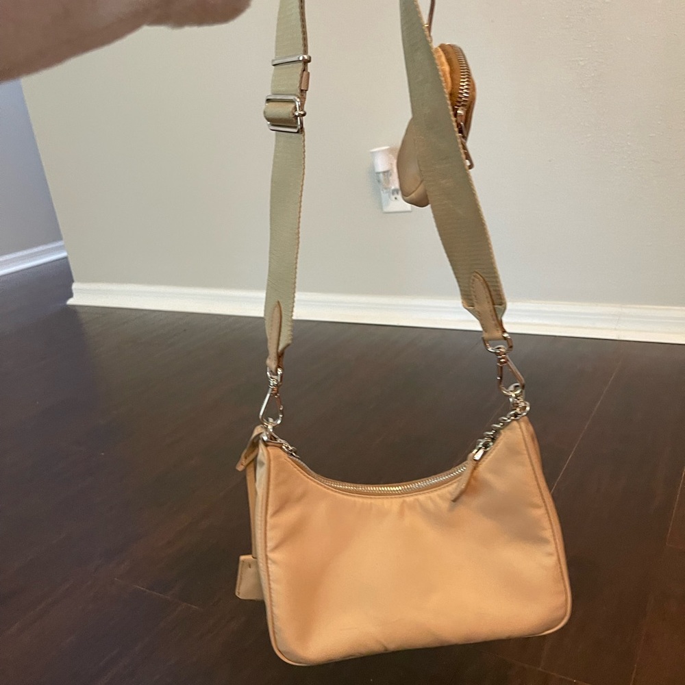 Prada Re-edition Nylon bag in cammeo beige. - Picture 3 of 9